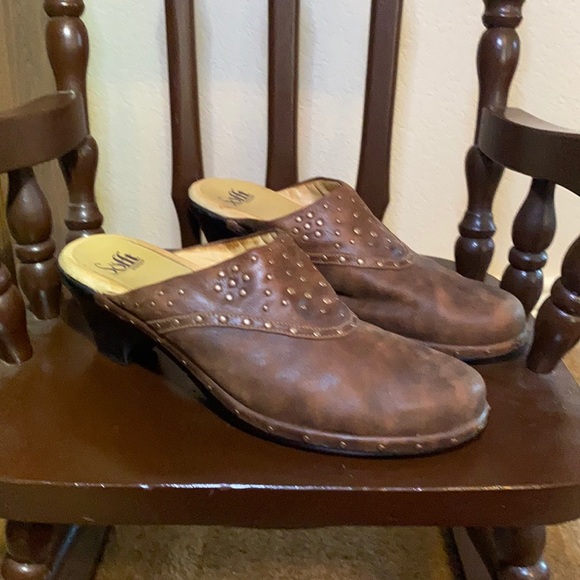 Sofft Low Heel Leather Shoes - Picture 2 of 7